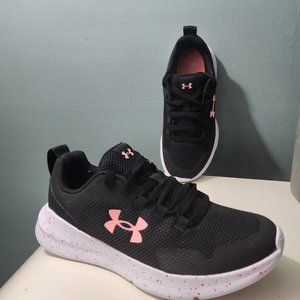WOMENS NWOB Under Armour Essential Black / White/ Pink Sands 7.5 ATHLETIC SHOES